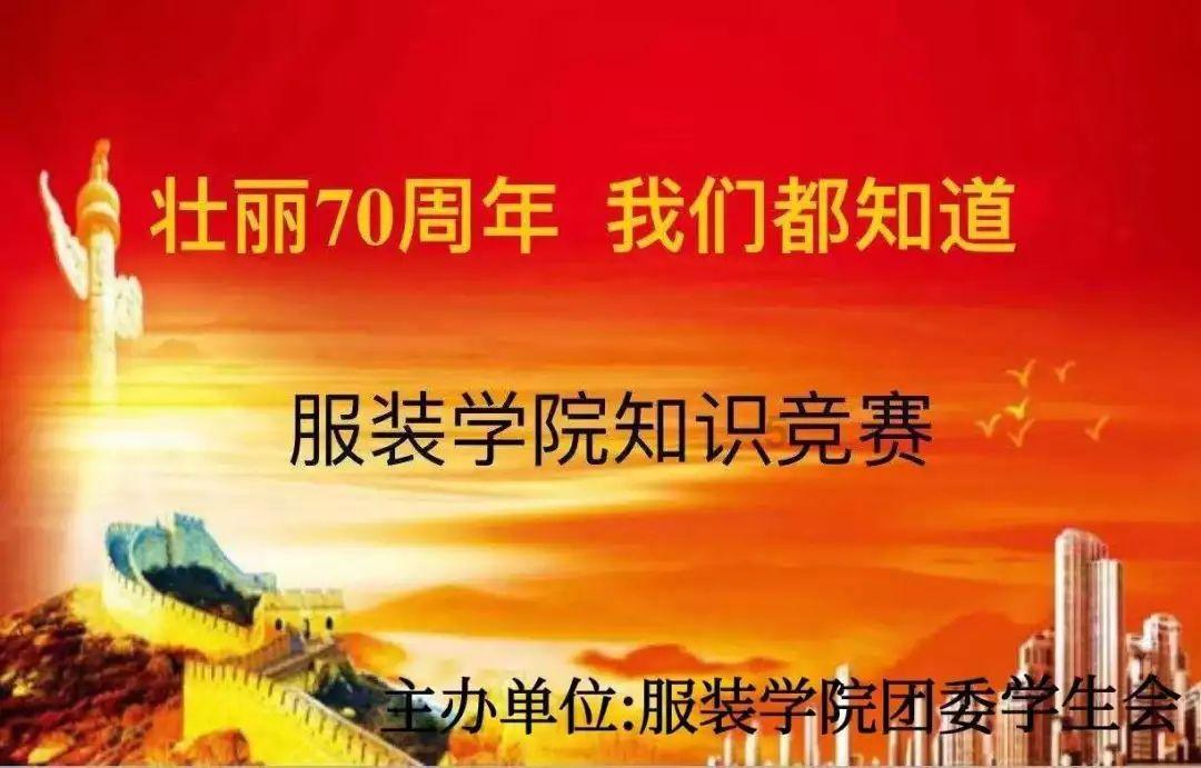 你们在玩神秘?隔壁汪星人挖洞钻篱笆 探出毛毛头凑热闹
